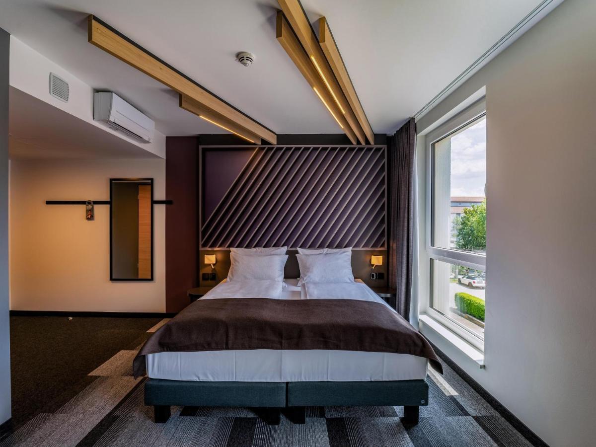B&B Hotel 菲林根-施文宁根 外观 照片